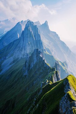 Schaefler Altenalptuerme dağ sırtı İsviçreli Alpstein alp disiplini Appenzell Innerrhoden İsviçre, Alpstein sıradağları Appenzell, İsviçre 'nin görkemli Schaefler zirvesi.