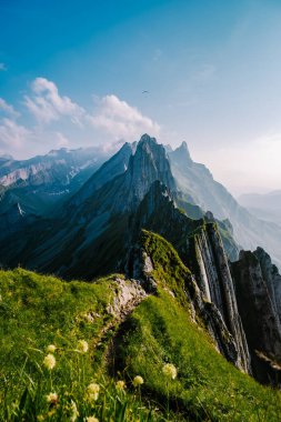 Schaefler Altenalptuerme dağ sırtı İsviçre Alpstein, Appenzell Innerrhoden İsviçre, İsviçre 'nin Alpstein sıradağları Appenzell, İsviçre' nin görkemli Schaefler zirvesi.