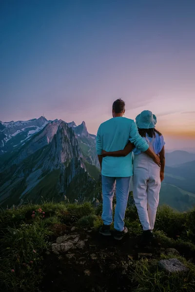 Schaefler Altenalptuerme bergkam swiss Alpstein, Appenzell Innerrhoden Zwitserland, steile bergkam van de majestueuze Schaefler bergtop in de Alpstein bergketen Appenzell, Zwitserland — Stockfoto