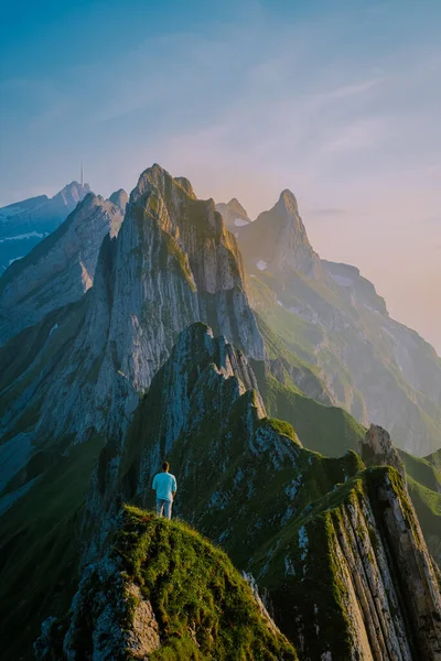 Schaefler Altenalptuerme mountain ridge swiss Alpstein , Appenzell Innerrhoden Switzerland,steep ridge of the majestic Schaefler peak in the Alpstein mountain range Appenzell, Switzerland — Stock Photo, Image