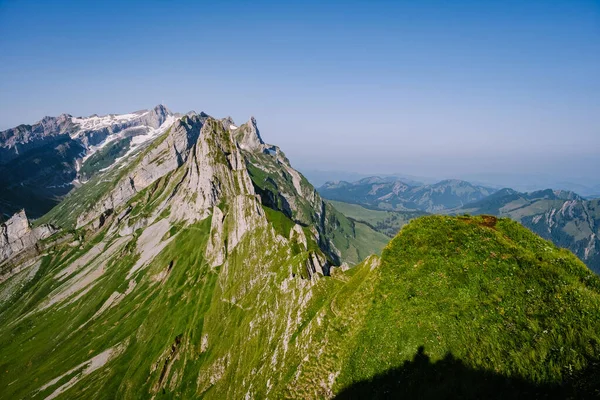 Schaefler Altenalptuerme horský hřeben švýcarský Alpstein alpské Appenzell Innerrhoden Švýcarsko, strmý hřeben majestátní Schaefler vrchol v pohoří Alpstein Appenzell, Švýcarsko — Stock fotografie