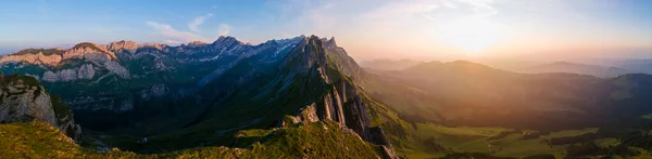 Sunset in the mountains,Schaefler Altenalptuerme mountain ridge swiss Alpstein alpine Appenzell Innerrhoden Switzerland,steep ridge of the majestic Schaefler peak in the Alpstein mountain Switzerland — Stock Photo, Image