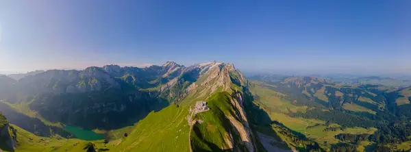 Schaefler Altenalptuerme horský hřeben švýcarský Alpstein alpské Appenzell Innerrhoden Švýcarsko, strmý hřeben majestátní Schaefler vrchol v pohoří Alpstein Appenzell, Švýcarsko — Stock fotografie
