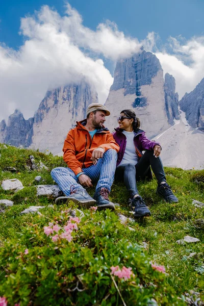 Tre Cime di Lavaredo picos ou Drei Zinnen ao pôr do sol, Dobbiaco-Toblach, Trentino Alto Adige ou Tirol do Sul, Itália — Fotografia de Stock