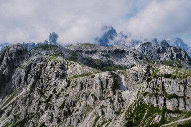 Gün batımında Tre Cime di Lavaredo tepeleri veya Drei Zinnen, Dobbiaco -Toblach, Trentino Alto Adige veya Güney Tyrol, İtalya