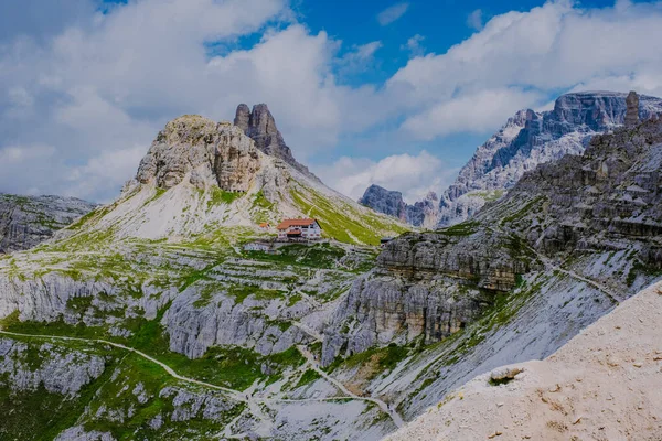 Tre Cime di Lavaredo peaks or Drei Zinnen at sunset, Dobbiaco -Toblach, Trentino Alto Adige or South Tyrol, Italy — Stock Photo, Image