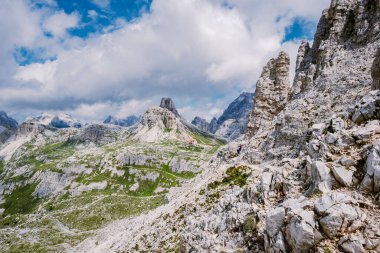Gün batımında Tre Cime di Lavaredo tepeleri veya Drei Zinnen, Dobbiaco -Toblach, Trentino Alto Adige veya Güney Tyrol, İtalya