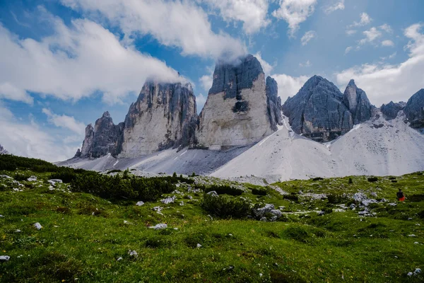Tre Cime di Lavaredo picos ou Drei Zinnen ao pôr do sol, Dobbiaco-Toblach, Trentino Alto Adige ou Tirol do Sul, Itália — Fotografia de Stock