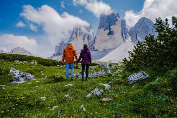 Tre Cime di Lavaredo peaks or Drei Zinnen at sunset, Dobbiaco -Toblach, Trentino Alto Adige or South Tyrol, Italy — Stock Photo, Image