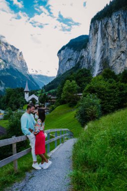 Lauterbrunnen Vadisi, Lauterbrunnen Köyü, Staubbach Sonbaharı ve İsviçre Alpleri 'ndeki Lauterbrunnen Duvarı..