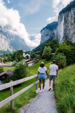 Lauterbrunnen Vadisi, Lauterbrunnen Köyü, Staubbach Sonbaharı ve İsviçre Alpleri 'ndeki Lauterbrunnen Duvarı..