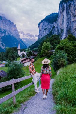 Lauterbrunnen Vadisi, Lauterbrunnen Köyü, Staubbach Sonbaharı ve İsviçre Alpleri 'ndeki Lauterbrunnen Duvarı..