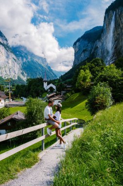Lauterbrunnen Vadisi, Lauterbrunnen Köyü, Staubbach Sonbaharı ve İsviçre Alpleri 'ndeki Lauterbrunnen Duvarı..
