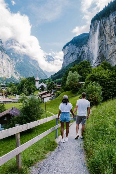 Lauterbrunnen valley, village of Lauterbrunnen, the Staubbach Fall, and the Lauterbrunnen Wall in Swiss Alps, Switzerland. — Stock Photo, Image