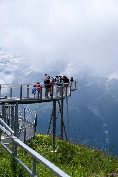 Grindelwald, Suiza Grindelwald con partes de Mattenberg en el fondo, Bernese gama por encima del lago Bachalpsee. Los picos más altos Eiger, Jungfrau y Faulhorn en lugar famoso. Suiza alpes — Foto de Stock
