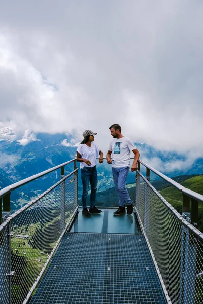 スイスのグリンデルヴァルトにあるグリンデルヴァルトは、バッカルプゼー湖の上に位置し、バッカルプゼー湖の上に位置する。最高のピーク有名な場所でEiger 、 Jungfru 、 Faulhorn 。スイスアルプス — ストック写真