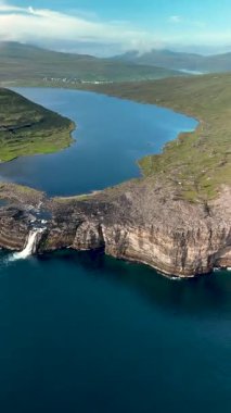 Faroe Adaları 'nın dramatik uçurumları arasında yuva yapmış Sorvagsvatn Gölü' nün nefes kesici güzelliğini keşfedin..