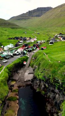 Faroe Adaları 'ndaki nefes kesici manzarasıyla bilinen büyüleyici Gjogv köyünü deneyin..