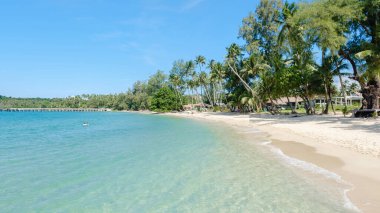 Koh Kood Adası 'ndaki sakin kıyı şeridinde yumuşak dalgalar ve yumuşak kum bulunur. Palmiye ağaçları sahneyi çevreleyerek tropik bir cennet sunuyor. Ao Taphao Sahili 'nde rahatlamak isteyen gezginler için mükemmel.