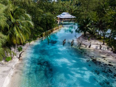 Tayland 'daki Koh Kood Adası' nın sakin kıyılarını keşfedin. Canlı turkuaz suların yumuşak kumlu sahillerle buluştuğu yer..