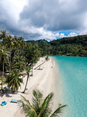 Tayland 'daki Koh Kood Adası' nın huzurlu güzelliğini keşfedin. Yumuşak kumlu plajlar, sallanan palmiye ağaçları ve kristal berrak sular tropik bir cennette rahatlama ve macera için zemin hazırladı..