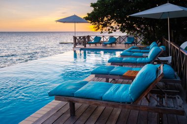 Gün batımında Pietermaai, Curacao 'da sonsuz havuz kenarında uzanırken sükuneti hissedin. Karayip Denizi 'nin çarpıcı manzarası tatiliniz boyunca mükemmel bir rahatlama anı vadediyor..