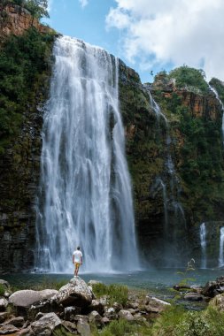 Lizbon Şelaleleri 'nin dehşetini yaşayın. Güney Afrika' nın Panorama Rotası 'nın göbeğinde güzel bir şelale. Tatillerinde macera ve doğal güzellik arayan gezginler için mükemmel bir yer..