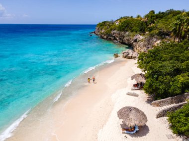Westpunt, Curacao 'daki Playa Kalki Sahili' nde yumuşak beyaz kumlar ve kristal berrak sular bekliyor. Bu tropik cennet ziyaretçileri palmiye ağaçlarının altında dinlenmeye ya da sahil boyunca huzurlu bir yürüyüşün tadını çıkarmaya davet eder..