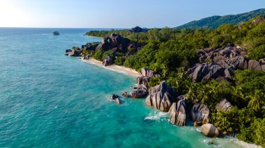 La Digue, Seyşeller 'deki Anse Source d' Argent plajının nefes kesici güzelliğini tecrübe edin..