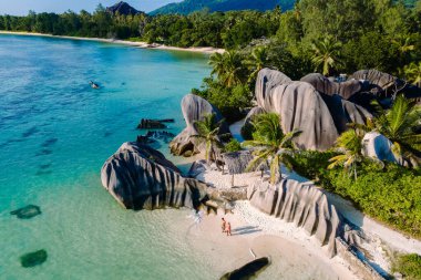 Seyşeller 'deki La Digue Adası' ndaki Anse Source d 'Argent plajını deneyin. Yumuşak kumlar ve çarpıcı granit oluşumlar mükemmel bir tatil kaçışı yaratır..