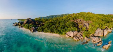 La Digue Adası Seyşeller 'deki nefes kesici Anse Source d' Argent plajını keşfedin.
