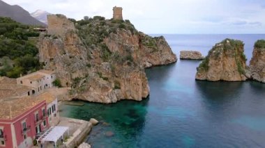 Scopello, Sicilya 'da nefes kesici manzaralar ve büyüleyici mimari keşfedin..