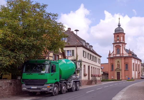 Lkw w mieście — Zdjęcie stockowe