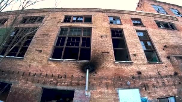 Bâtiment Usine Soviétique Avec Grandes Fenêtres Cassées Construction Briqueterie Soviétique — Video