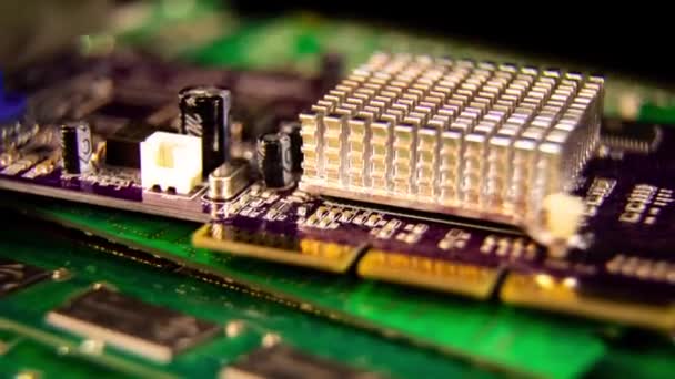 Primer Plano Microchips Microprocesadores Una Placa Electrónica Textura Abstracta Composición — Vídeo de stock