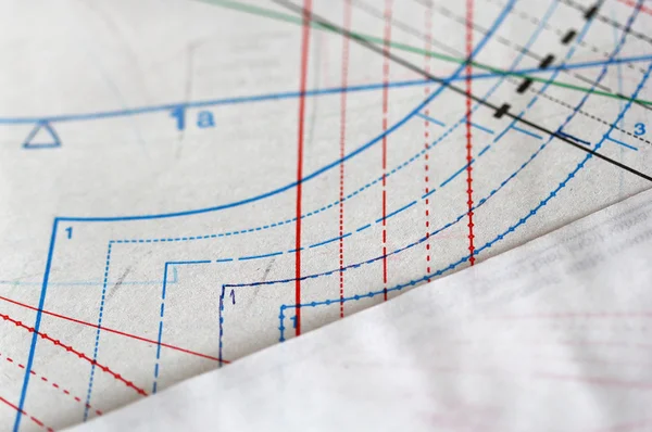 Dibujo de costura y papel de calcar sobre la mesa — Foto de Stock