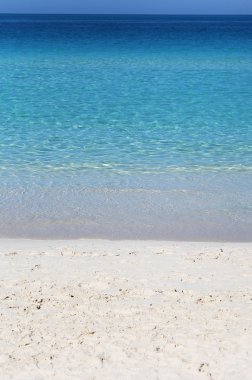 Sakin okyanus parlak mavi su