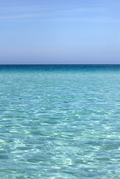 La vista sobre el agua del océano con olas —  Fotos de Stock