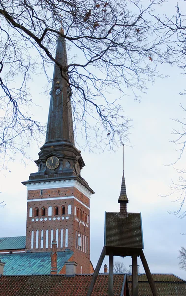 De piek van de koepel in Vasteras stad in Zweden — Stockfoto