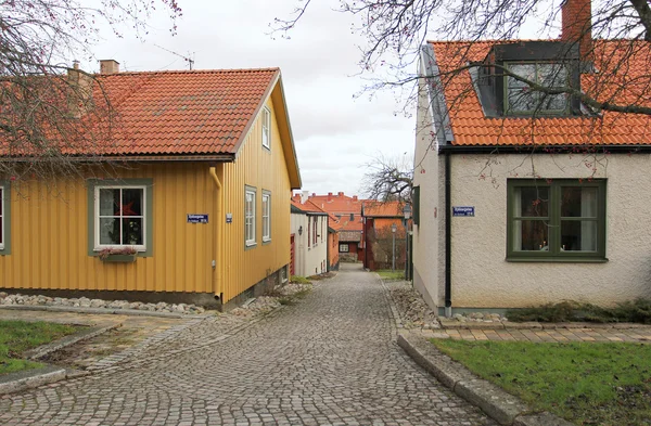 De weergave aan de straat in de oude stad van het graafschap van Vasteras in S — Stockfoto