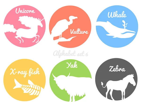 Color animales siluetas etiquetas en círculos de colores. Logotipo o alfabeto de animales salvajes aislados sobre fondo blanco — Vector de stock