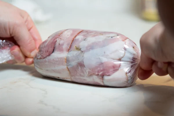 Wrapping beef wellington — Stock Photo, Image