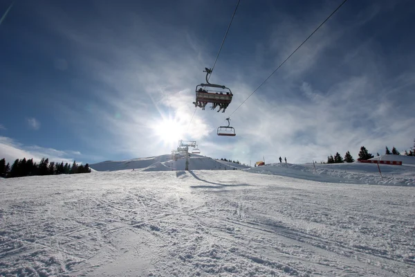 Ski stoeltjeslift — Stockfoto