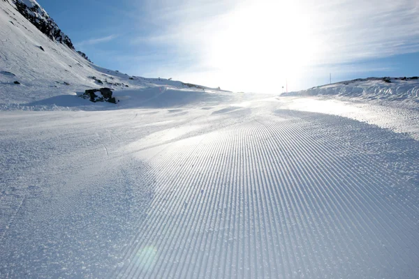 Verschneite Winteralpen — Stockfoto