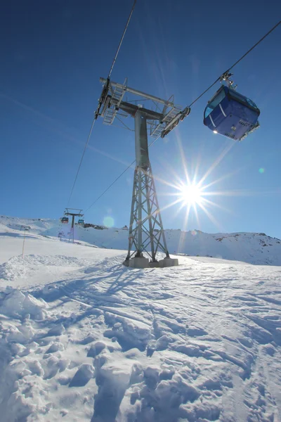 Verschneite Winteralpen — Stockfoto