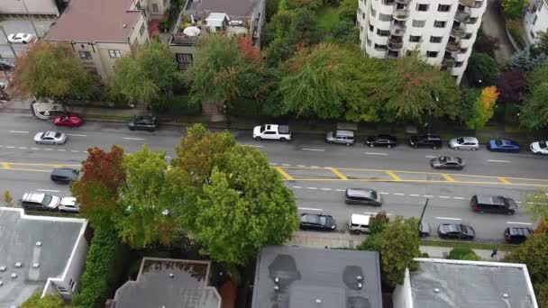 Blick Von Oben Auf Die Kanadische Straße Mit Langsamem Verkehr — Stockvideo