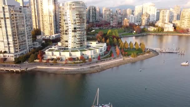 Вид Воздуха Осень Центре Ванкувера Бегунами Впереди — стоковое видео