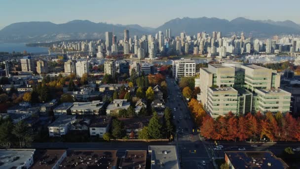 Vista Aérea Del Cruce Otoño Con Centro Vancouver Parte Posterior — Vídeo de stock