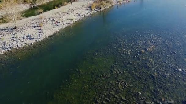 Überflug Eines Flusses Kanada Mit Lachs Und Fischern Die Versuchen — Stockvideo