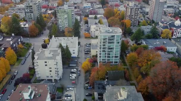 Vista Arriba Hacia Abajo Del Barrio Vancouver Con Árboles Naranjos — Vídeos de Stock